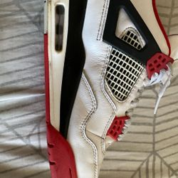 Jordan 4 Fire Red Retro ( Size 7) Men