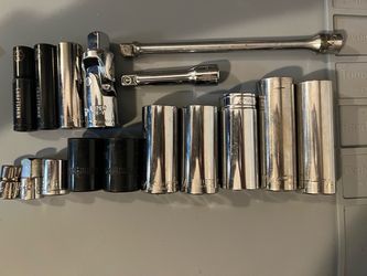 Craftsman & snap on, 16 socket collection. With a socket wre$nch