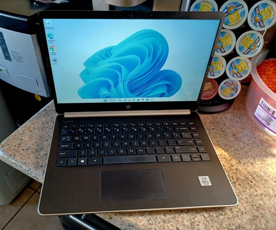 Fast Hp Laptop Intel Core i5 1035G7 ***8GB Memory***Intel Iris