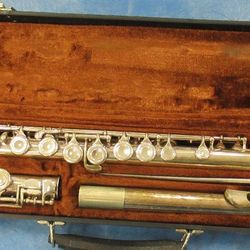 Excellent Artley Flute From Nogales Arizona W/ Cleaning tool & Case