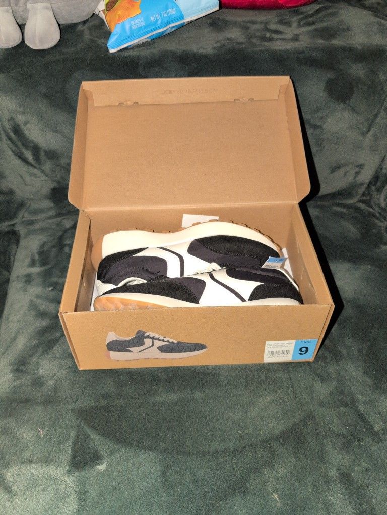 Steve Madden Women's Sneakers Size 9