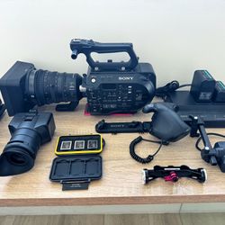 Sony PXW-FS7M2 4K XDCAM Super 35 Professional Camcorder Kit with 18-110mm Zoom