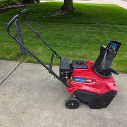 TORO Power Clear 721 E Snow Blower/1 Year Old/Used a Handful of Times
MSRP $700+ Cash only.