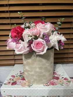 Mother’s Day Flower Arrangement Gift Box