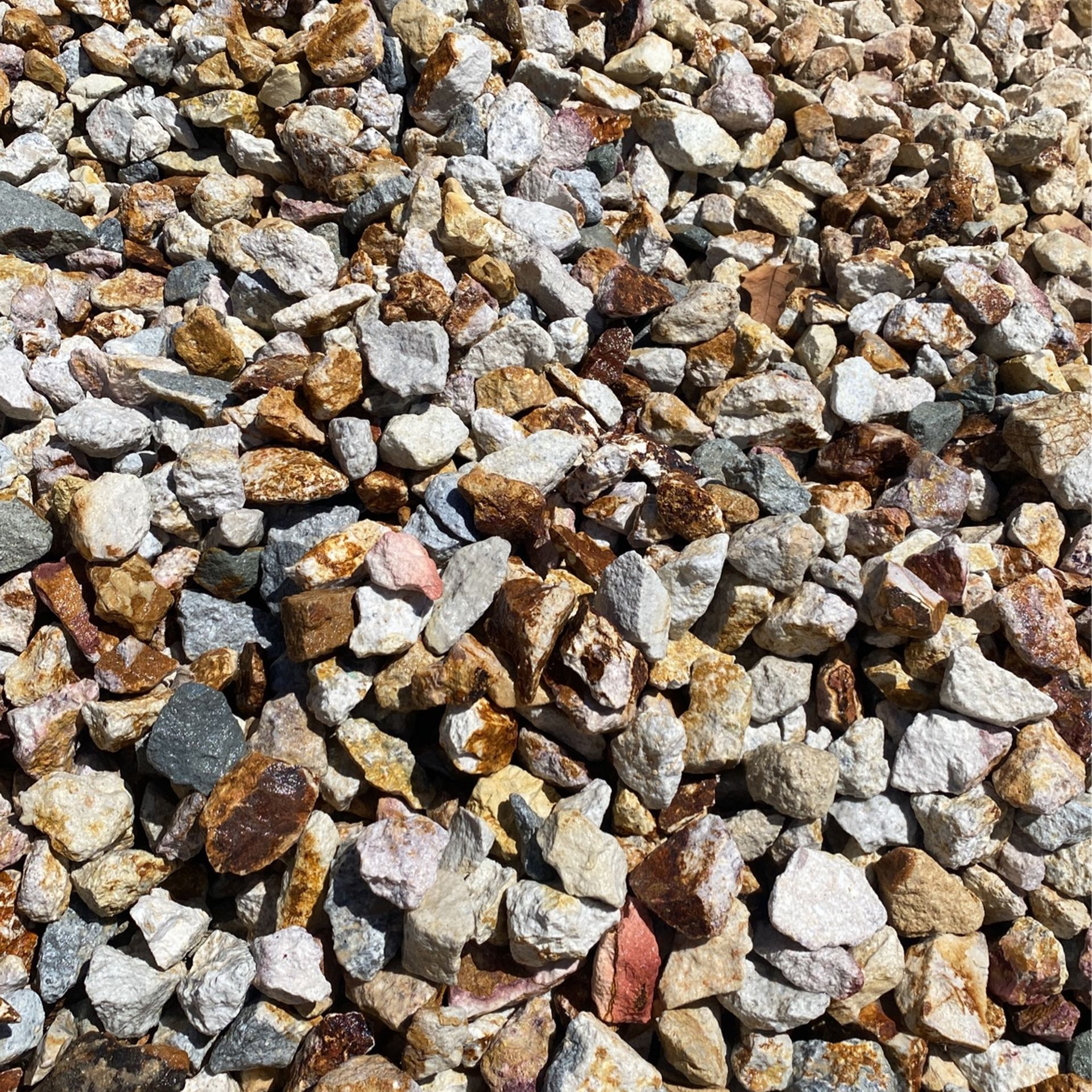 2.5 Tons Express Gold - Decorative Gravel - Free!! 150$ Value!!