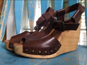 leather wood clog wedge heels! 💕 😉 size 8