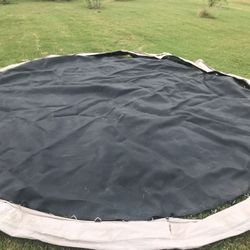 12 Ft Round Trampoline Jumping Mat Very Clean And In Great Condition. 