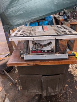 10" Skilsaw Table Saw With Cabinet.