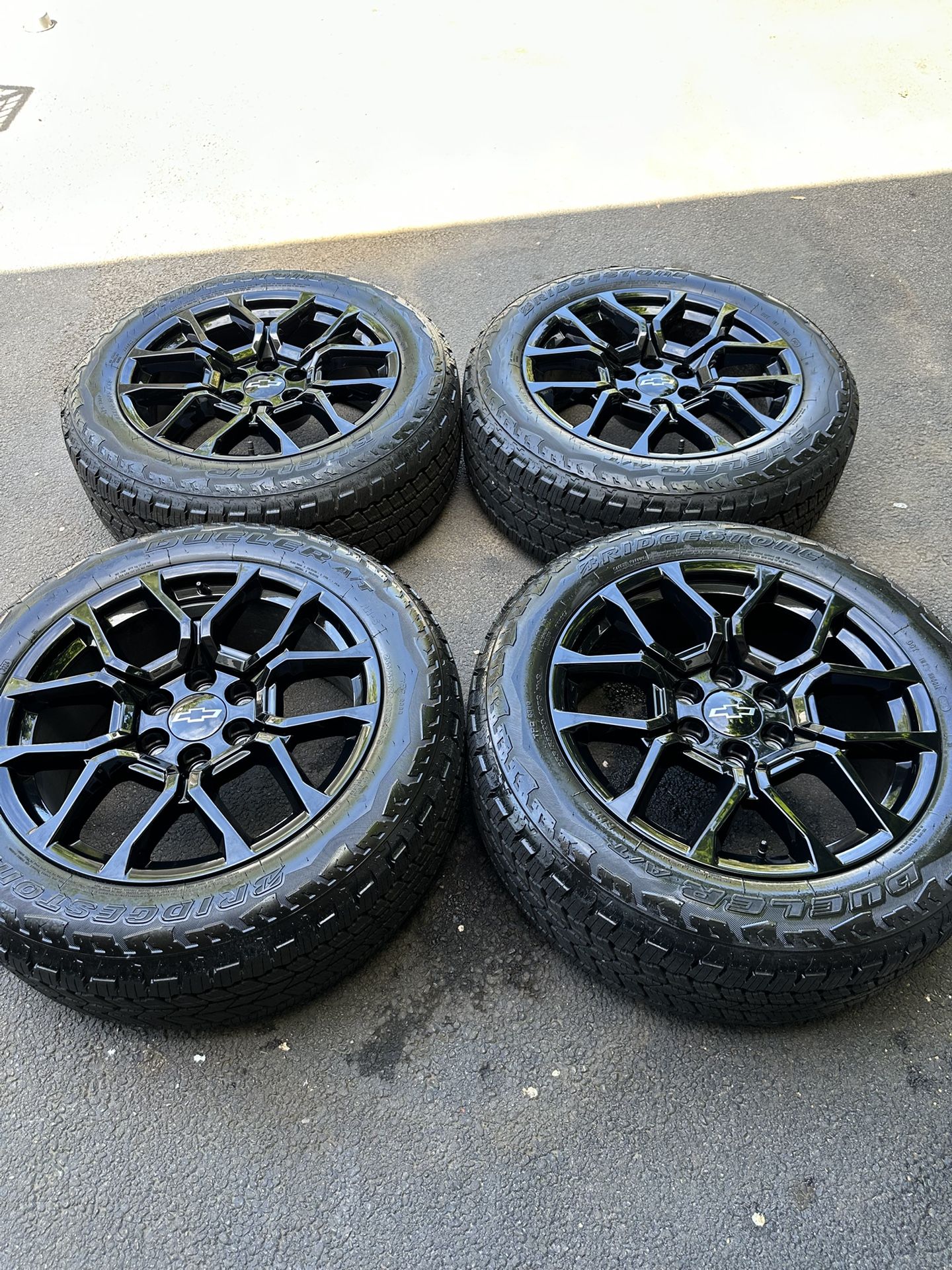 New 20" OEM Chevy Wheels Rims 6x139.7 6x5.5 Bridgestone 255/55/20 Tires Hablo Espanol