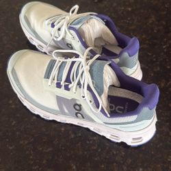 On Women's Cloudvista Sneakers, size 6