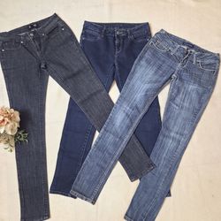 Lot of 3 Denimology, Forever 21, Simply Vera Classic Blue Women's Jeans.