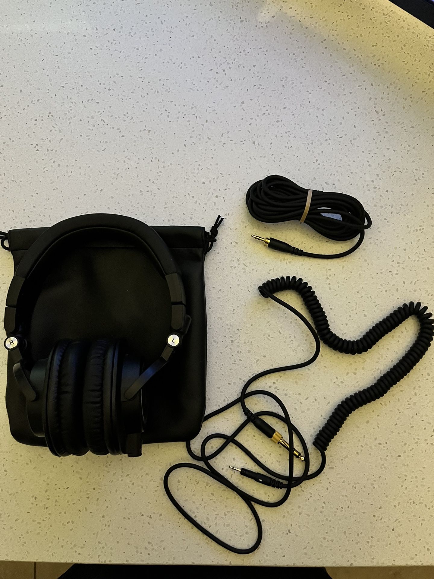 Audio-Technica ATH-M50x Closed-back Studio Monitoring Headphones