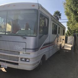 97 Ford Fleet wood 33 Ft RV