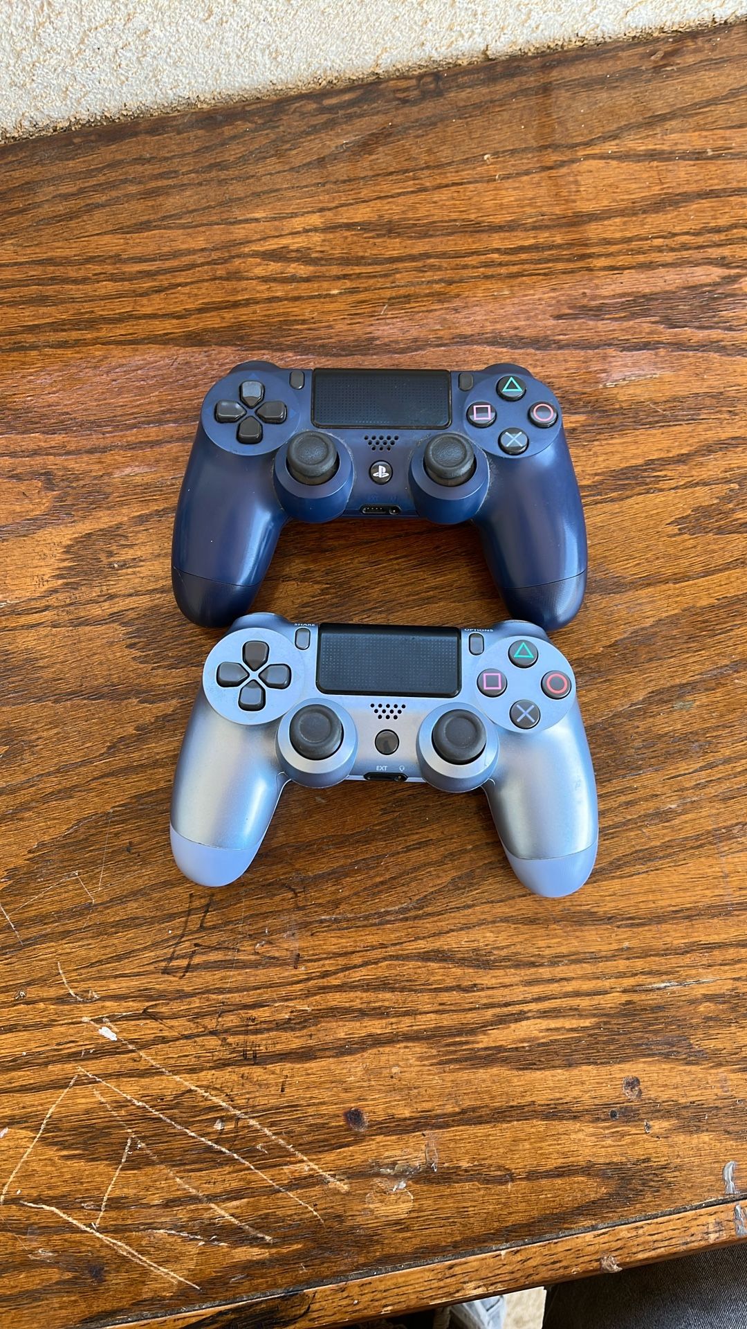 2 PS4 Controllers