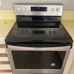 Whirlpool Electric Stove 30-in 5burner Model: WFE525S0HZ1