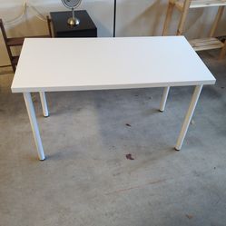 IKEA LINNMON / ADILS
Table