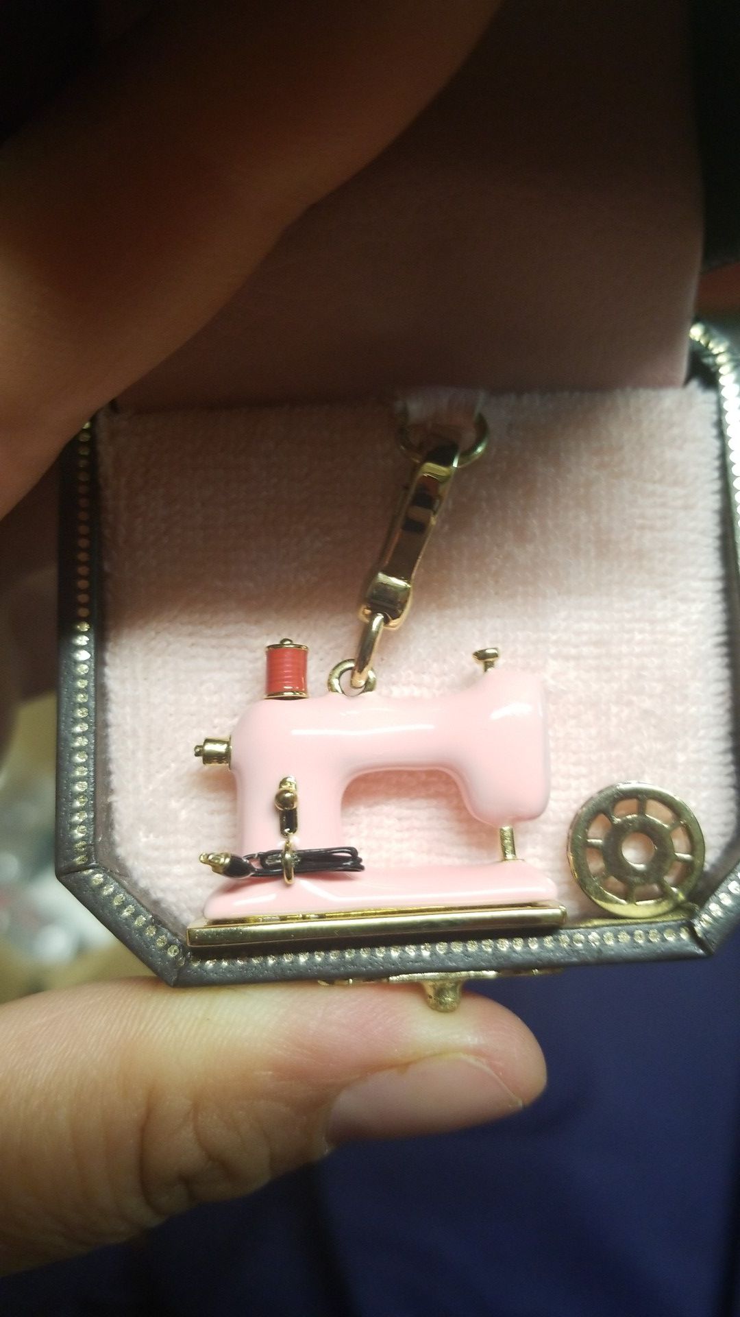 BEAUTIFUL JUICY COUTURE SEWING MACHINE CHARM