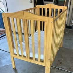 Wooden Crib - Foldable With Mattress