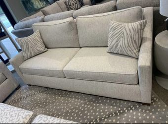 Contemporary Huntington House Sofa (Like New) – Neutral Beige/Gray Upholstery