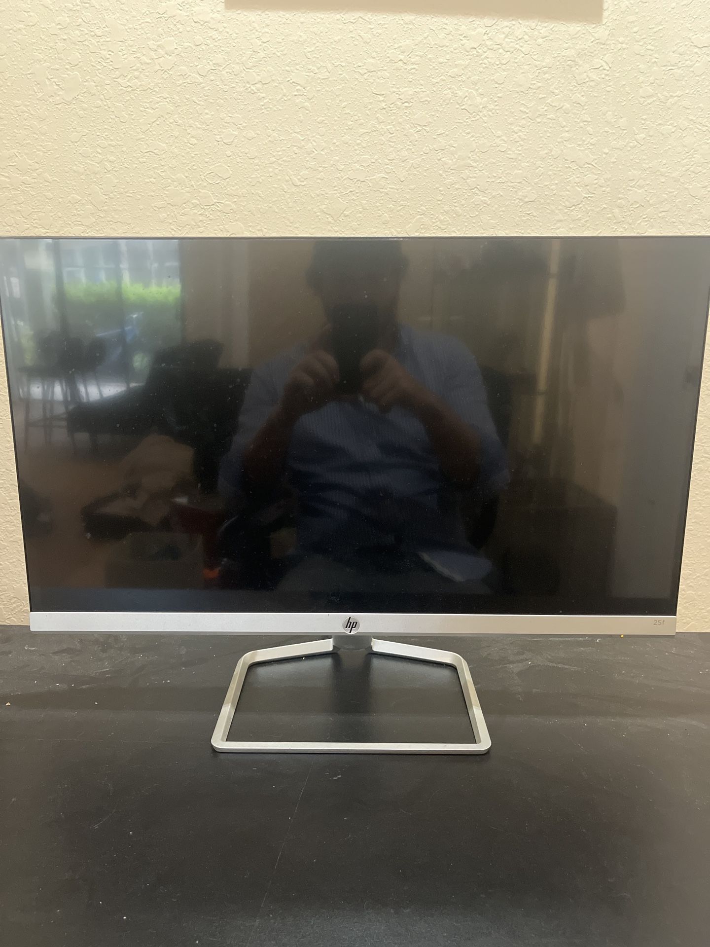 HP Monitor - 25inch
