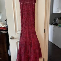 Prom dress size 2-6 burgundy color