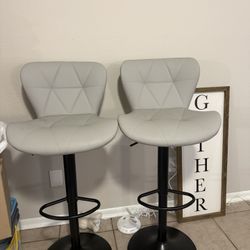 Set Of barstools