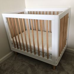 Babyletto Mini-Crib, Adjustable height. Mattress Included