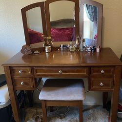 Vanity desk/mirror