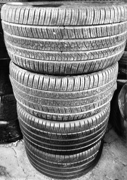 Pirelli Tires 315/40/21. Set Of (4)