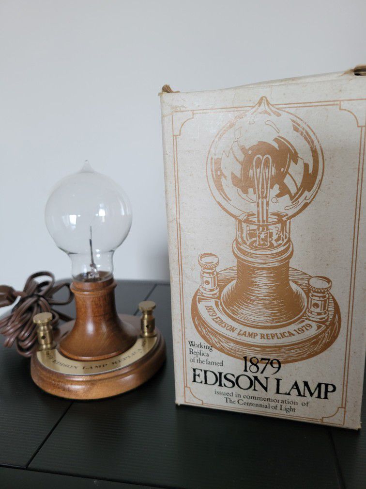 1879 Thomas Edison  Lamp