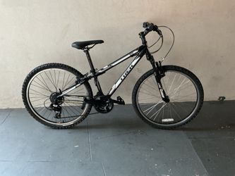 BICYCLE TREK 21 SPEED SIZE 26 BRAND NEW