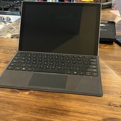 Surface pro 7+ plus keyboard plus pen plus hard cover caseQ