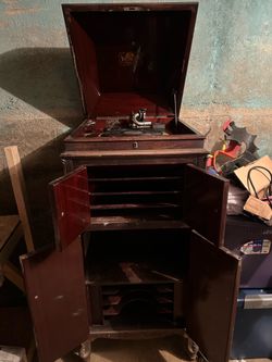 Antique Victor Victrola Phonograph