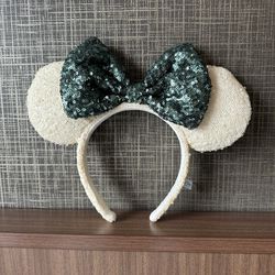 Tokyo Disney Resort Exclusive Green And Cream Sequin Minnie Ear Headband 