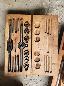 Sears & Roebuck & Company Invincible Screw Plate tap & die set with wood box