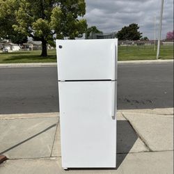 🔥2021 WHITE GE TOP FREEZER FRIDGE🔥