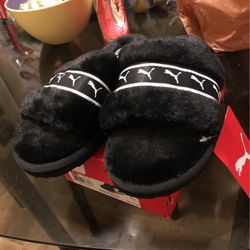 Brand New Girls Puma Slides Size 4y