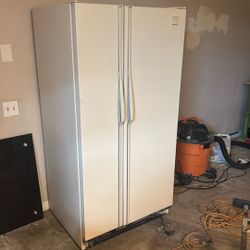 Refrigerator whirlpool side-by-side Free Free Free