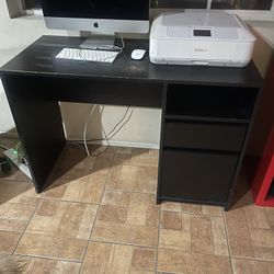 Black Desk