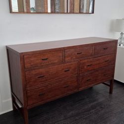 Room And Board 7 Drawer Dresser 