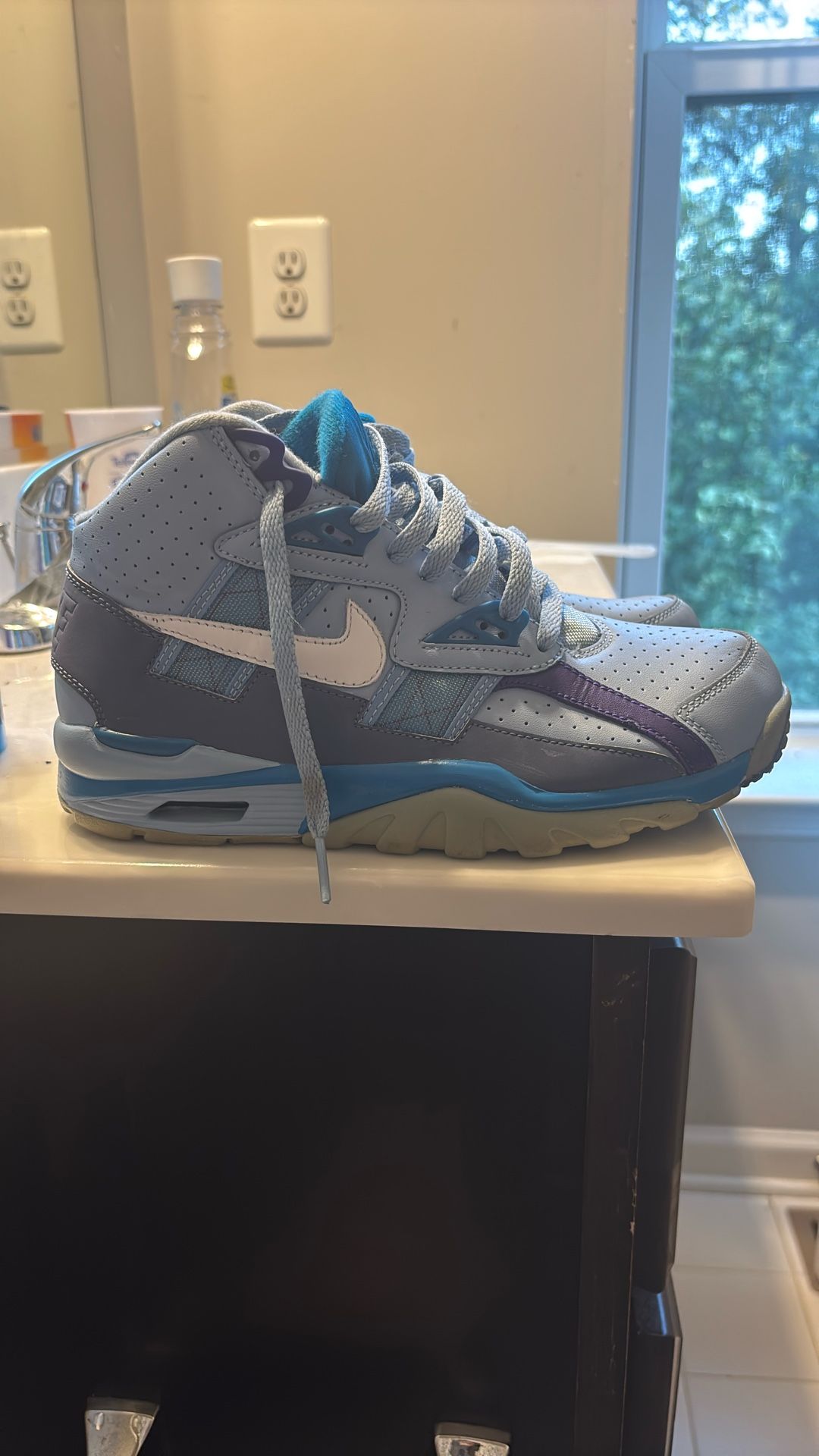 Bo Jackson’s Size 6.5 Unisex