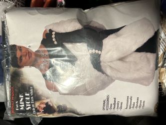 Cruella de Vil costume