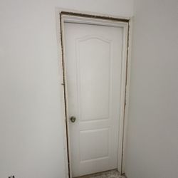 Interior Door Slabs. With Lock ( Sizes  2 slab de 30 x 80 2  slabs. 32 x 80 1  slab 28 80
