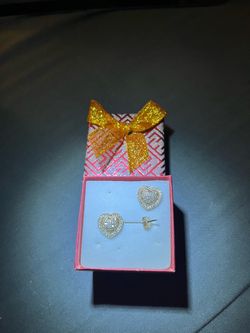 10k gold heart earrings 2.6g