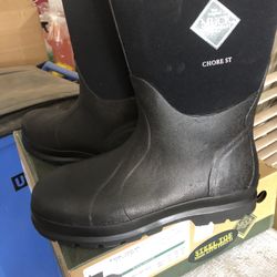 NEW  Muck Boots