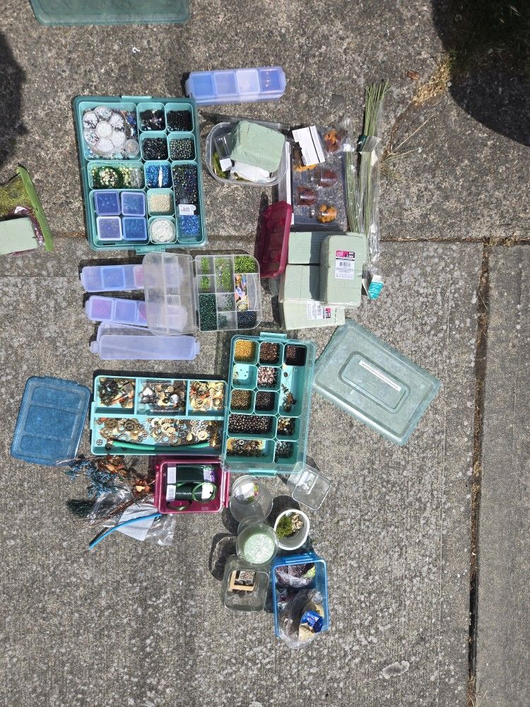 Beading Arts And Crafts Lot A Bunch Of Miscellaneous Arts And Crafts And Storage Tote Included Everything You See Is Included