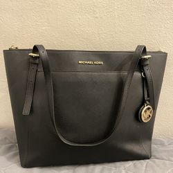 Michael Kors - Voyager Large Handbag