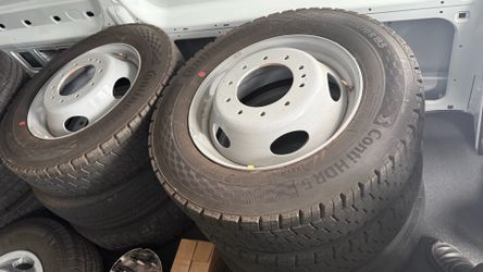 Set of (6) 19.5 wheels and tires