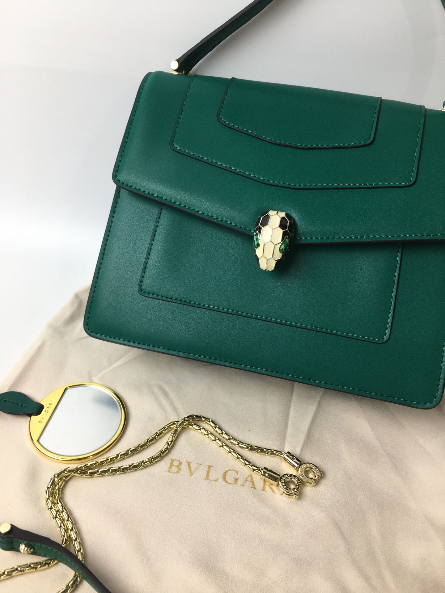 Bvlgari Women's Green Shoulder Bags