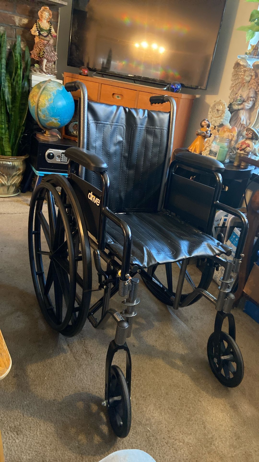 Drive Wheel Chair Good Condition Like New P120$ Pick Up In. E. 62.  and Grand View.  E.  Tacoma 